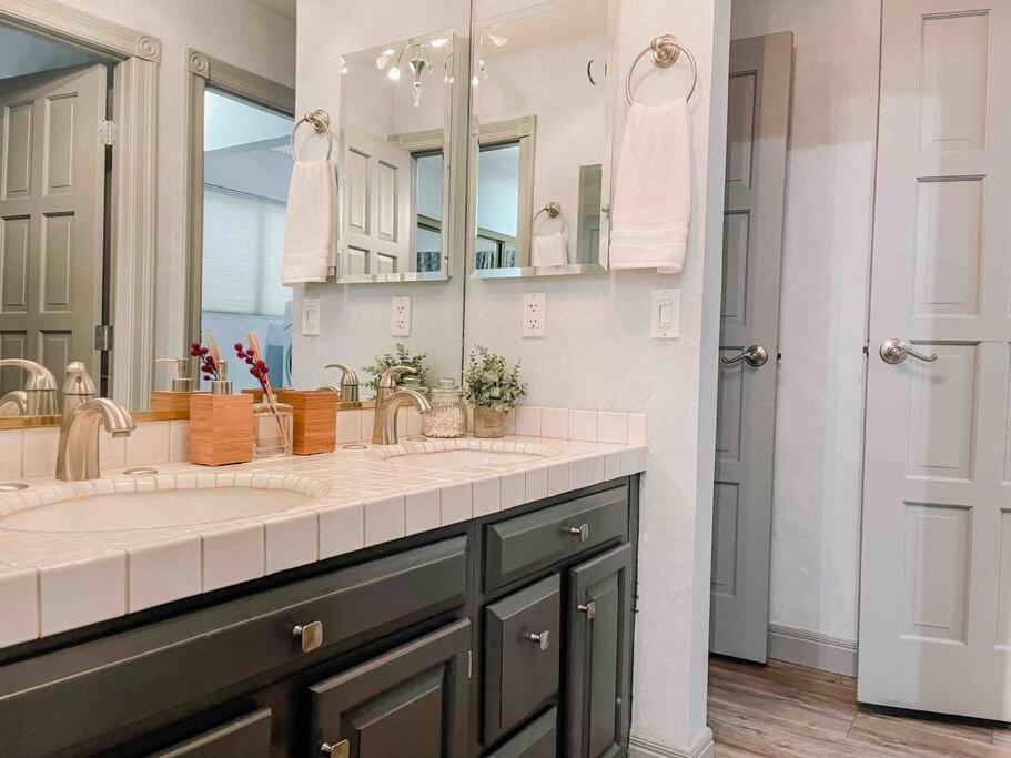 *Entertainment Villa* 5Min To Strip Optional Heated Pool Jacuzzi! Las Vegas Exterior photo